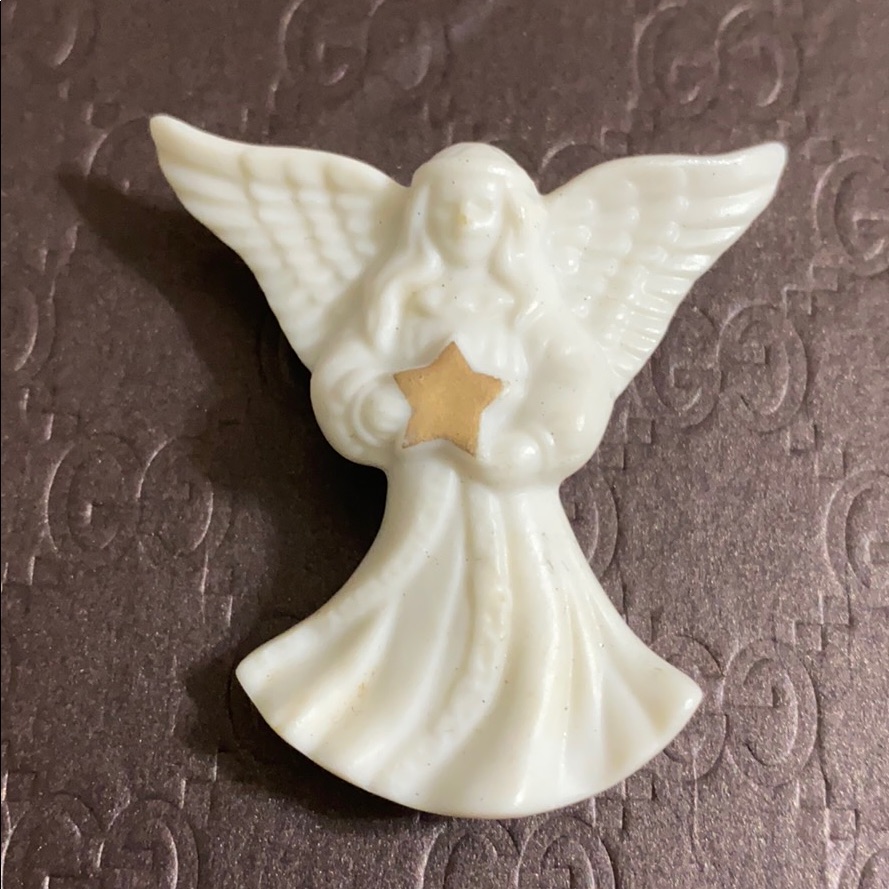 Lenoxangel Brooch 24$